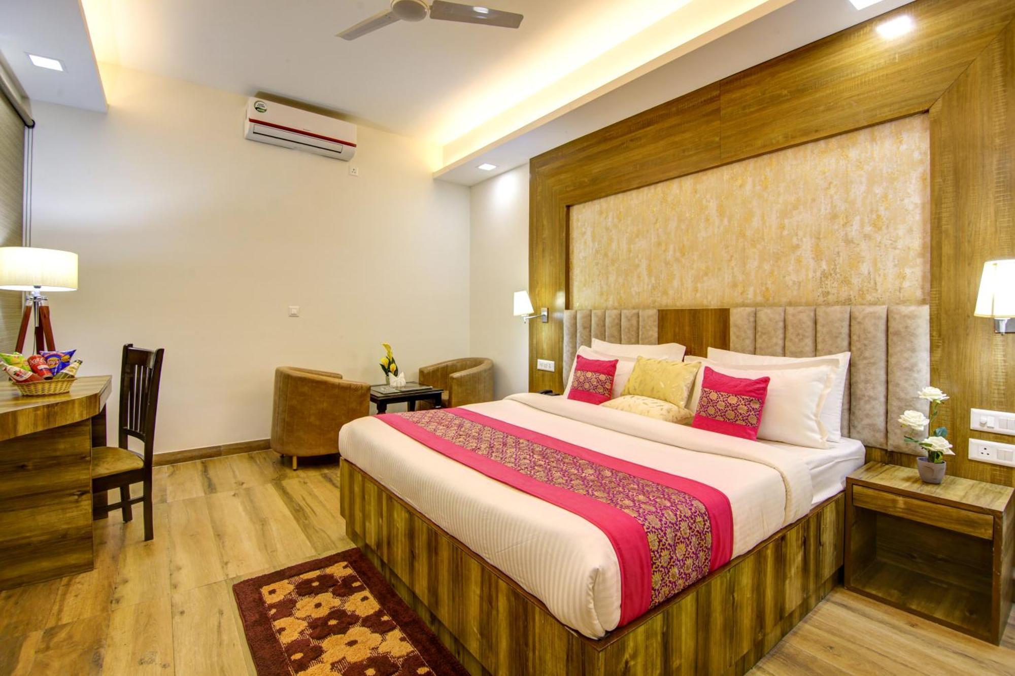 Prithvi Palace Near Spinal Hospital Hotel New Delhi
