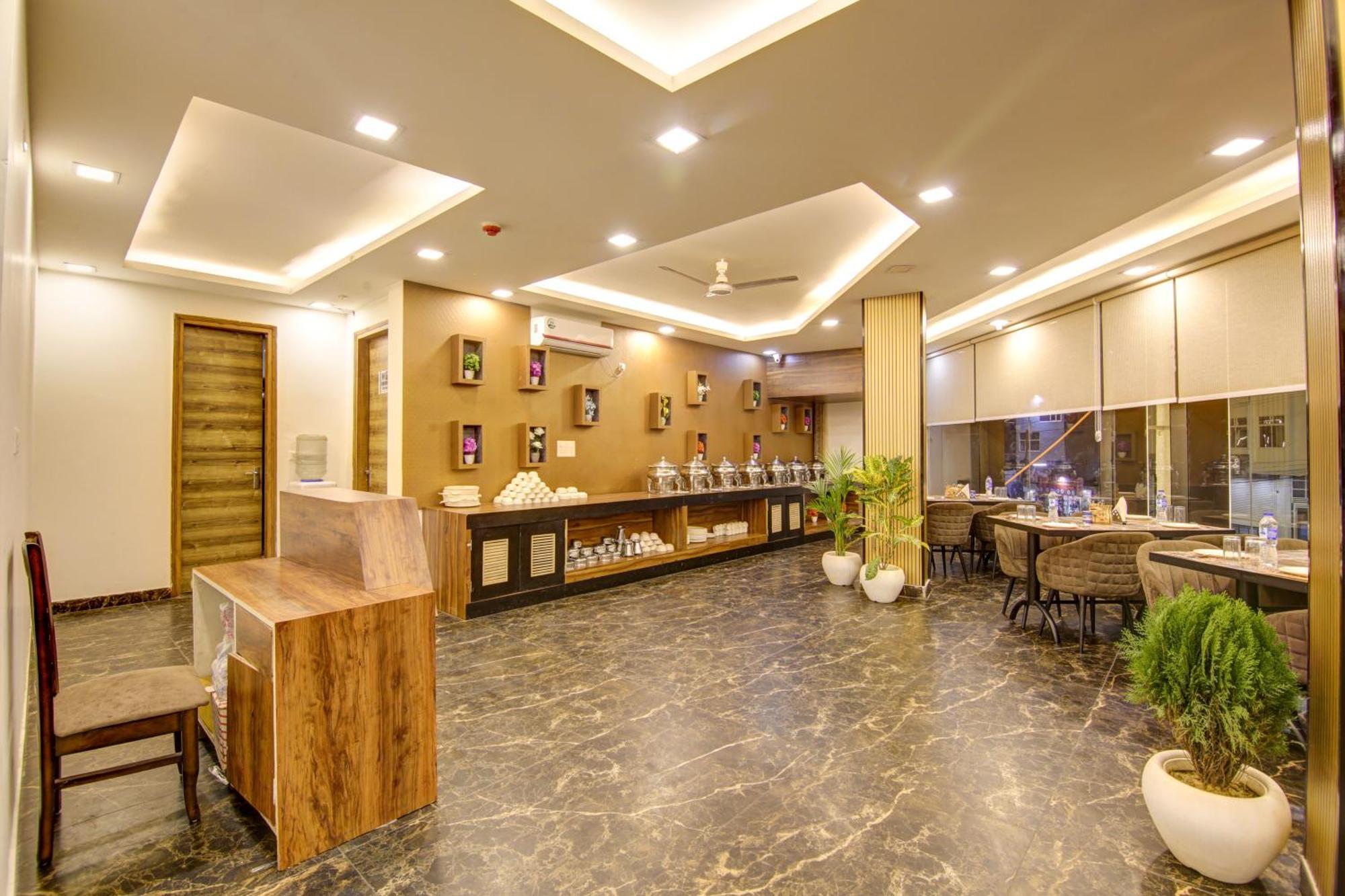 Prithvi Palace Near Spinal Hospital Hotel New Delhi